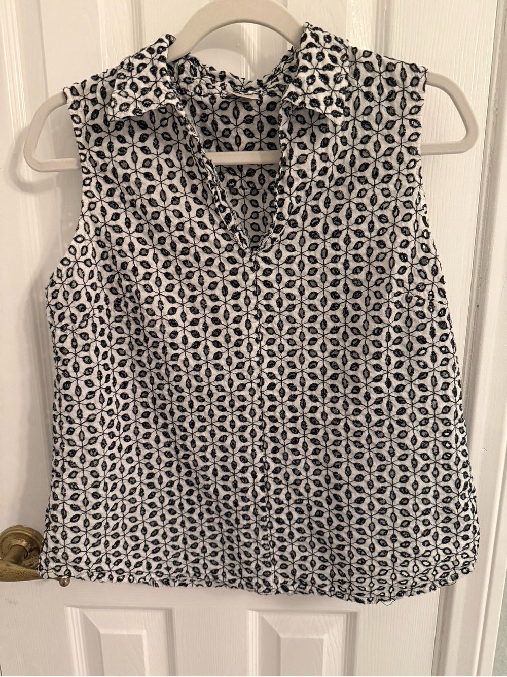 Anne Klein Black and White Sleeveless Collared Camisole